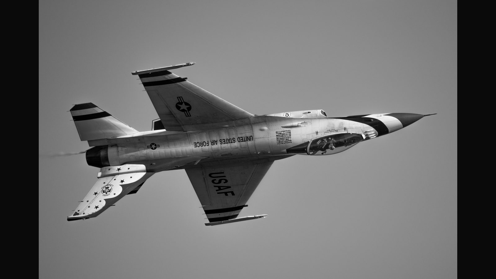 F-16 Fighting Falcon, at the California Capital Airshow, U.S. Air Force Thunderbirds