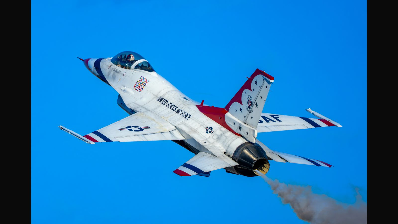 F-16 Fighting Falcon, at the California Capital Airshow, U.S. Air Force Thunderbirds