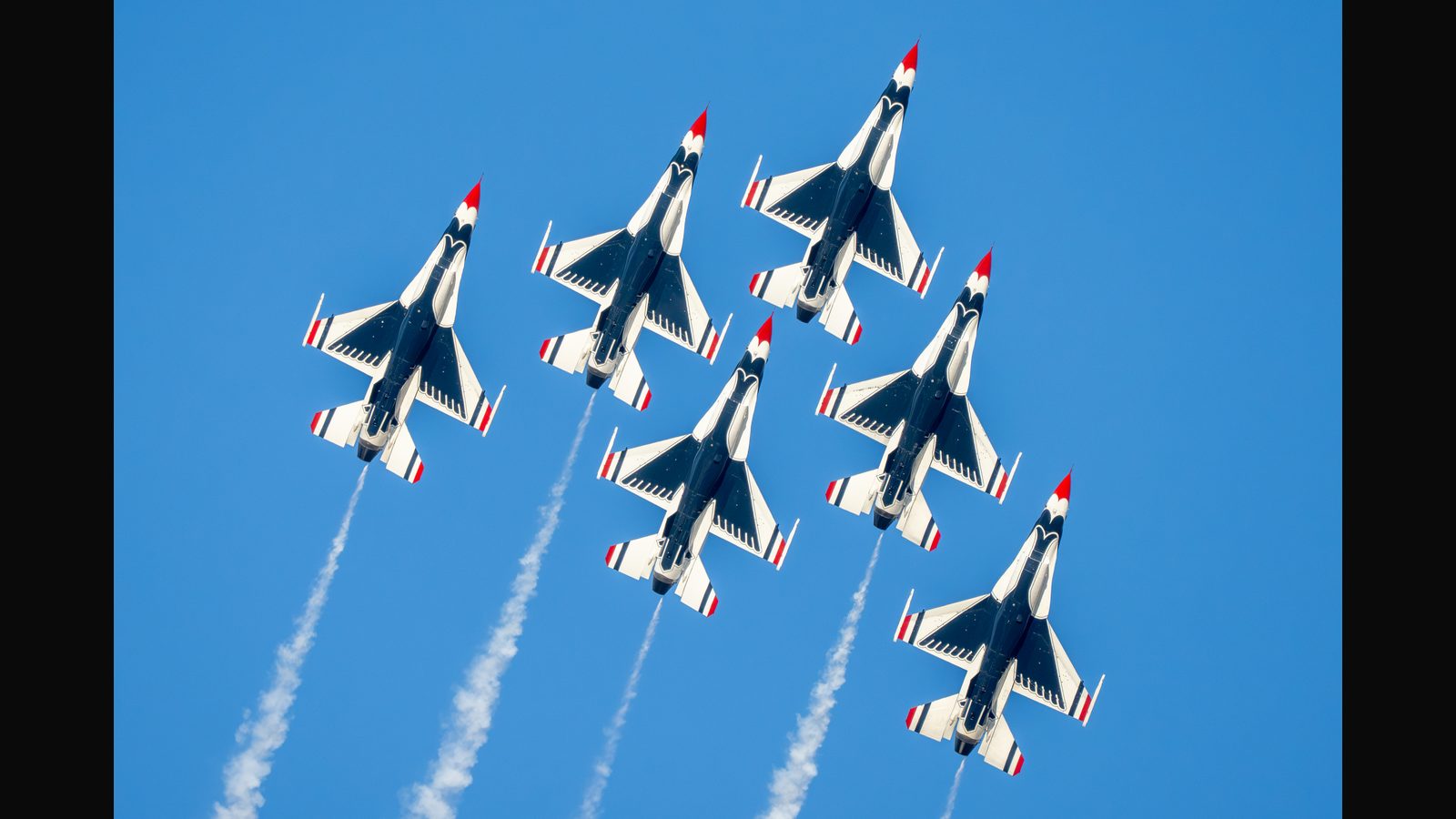 F-16 Fighting Falcon, at the California Capital Airshow, U.S. Air Force Thunderbirds