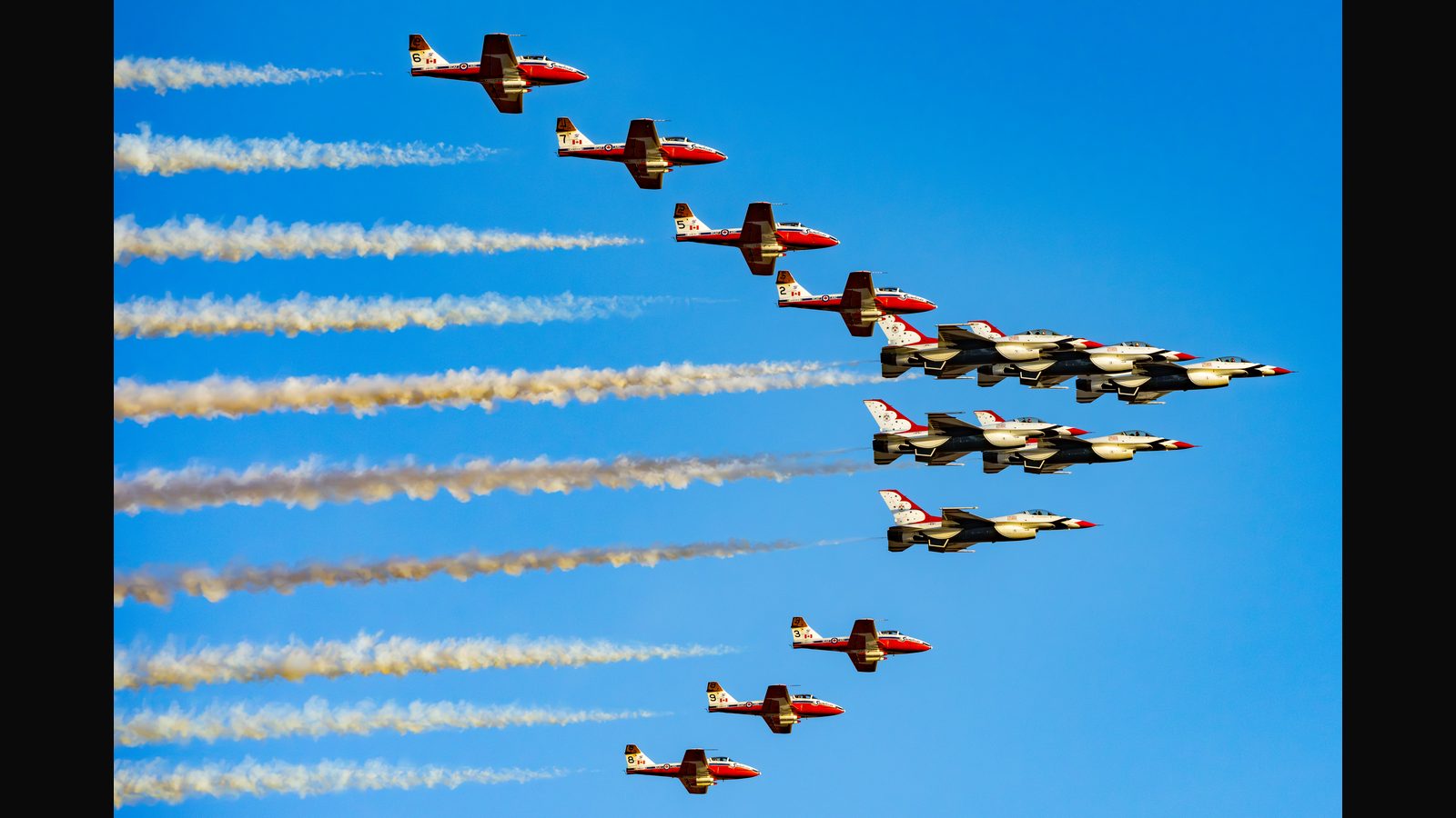 CT-114 Tutor · F-16, at the California Capital Airshow, Snowbirds and Thunderbirds · Friday practice