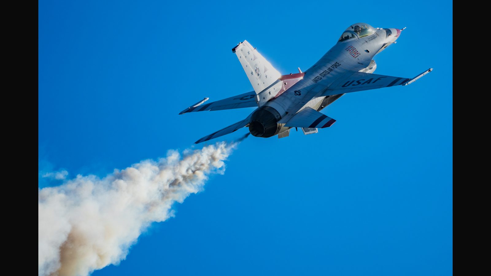 F-16 Fighting Falcon, at the California Capital Airshow, U.S. Air Force Thunderbirds