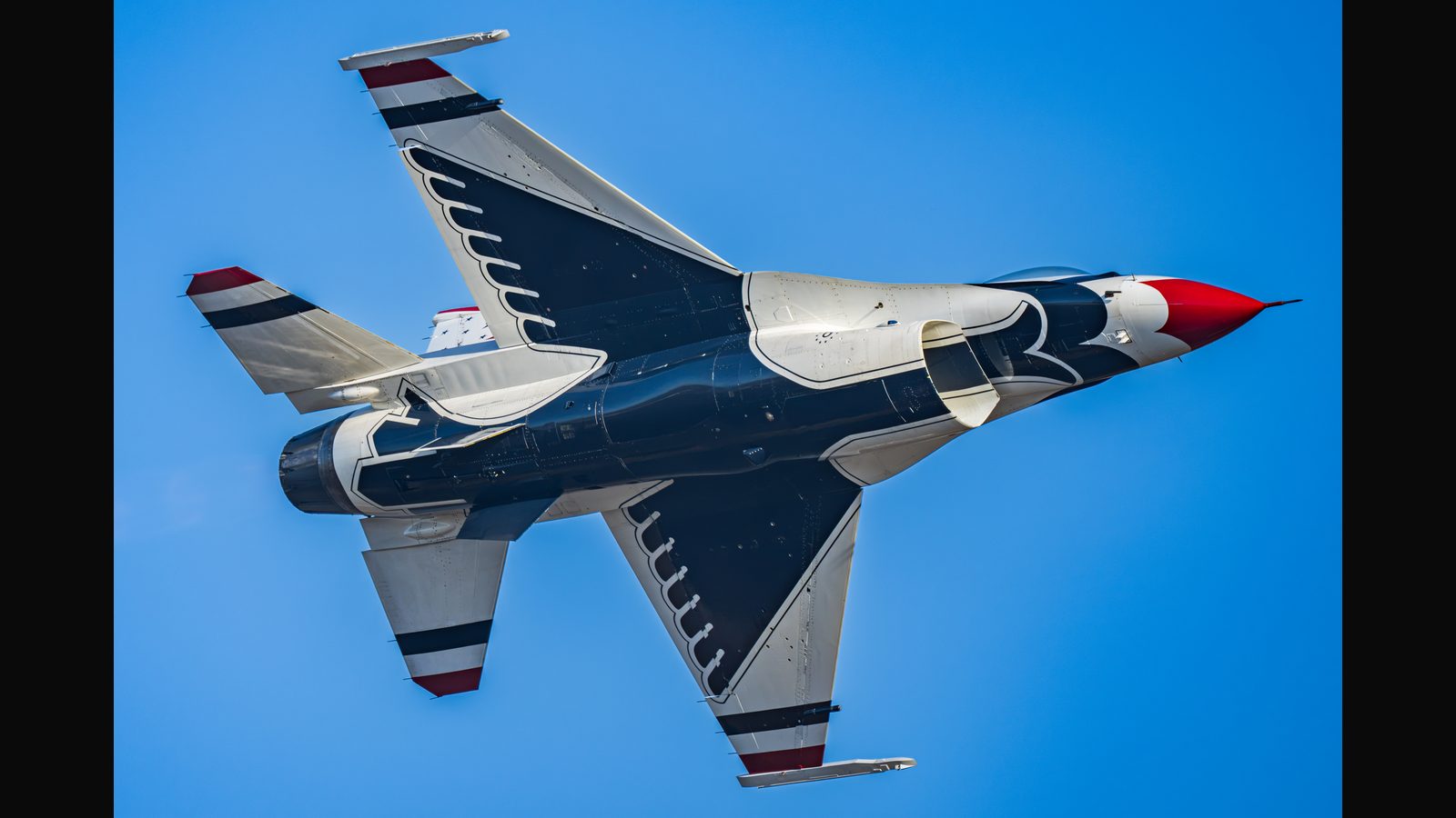 F-16 Fighting Falcon, at the California Capital Airshow, U.S. Air Force Thunderbirds