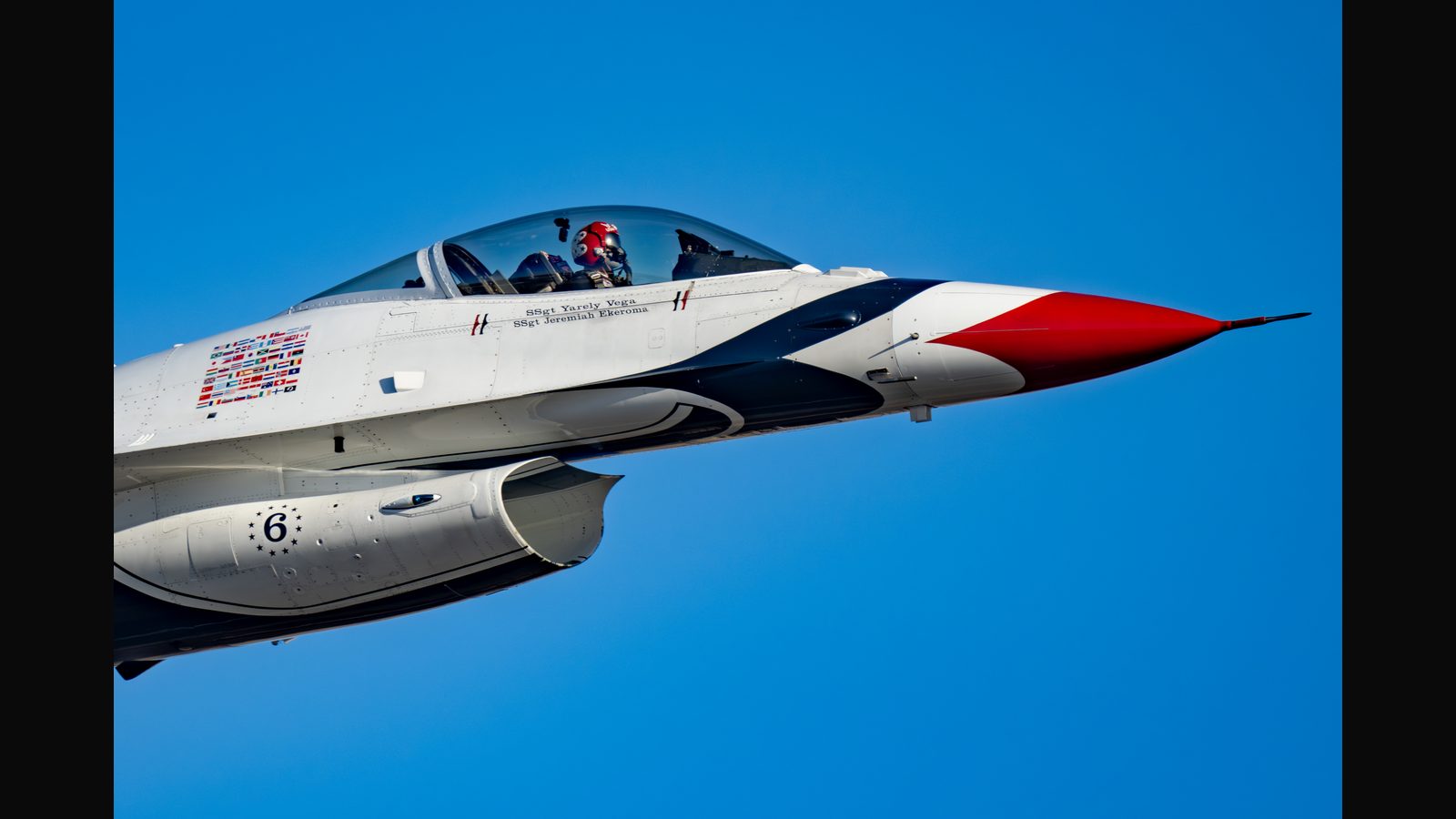 F-16 Fighting Falcon, at the California Capital Airshow, U.S. Air Force Thunderbirds