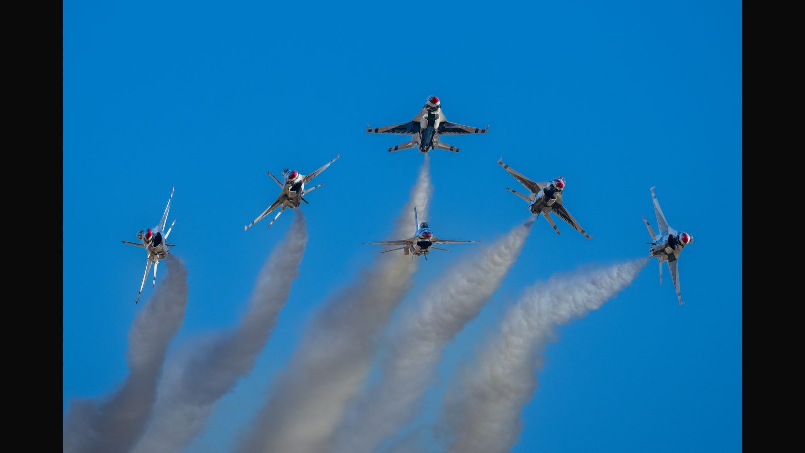 F-16 Fighting Falcon, at the California Capital Airshow, U.S. Air Force Thunderbirds